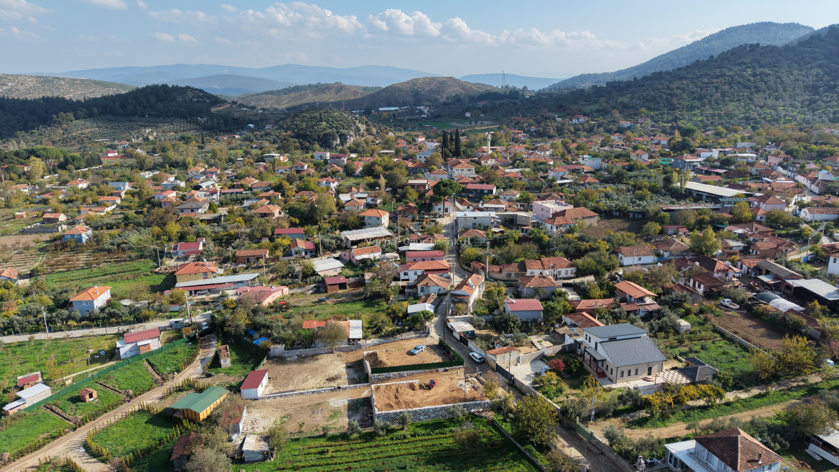 DEĞİRMENDEREDE SATILIK 810 M2 İMARLI TAŞ DUVAR ÇEVRİLİ MUHTEŞEM ARSA - 4
