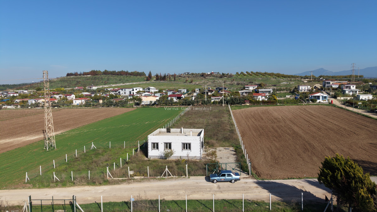 İZMİR OĞLANANASINDA SATILIK 2.400 M2 ARAZİ 100 M2 SIFIR EV HAZIR ÇİFTLİK