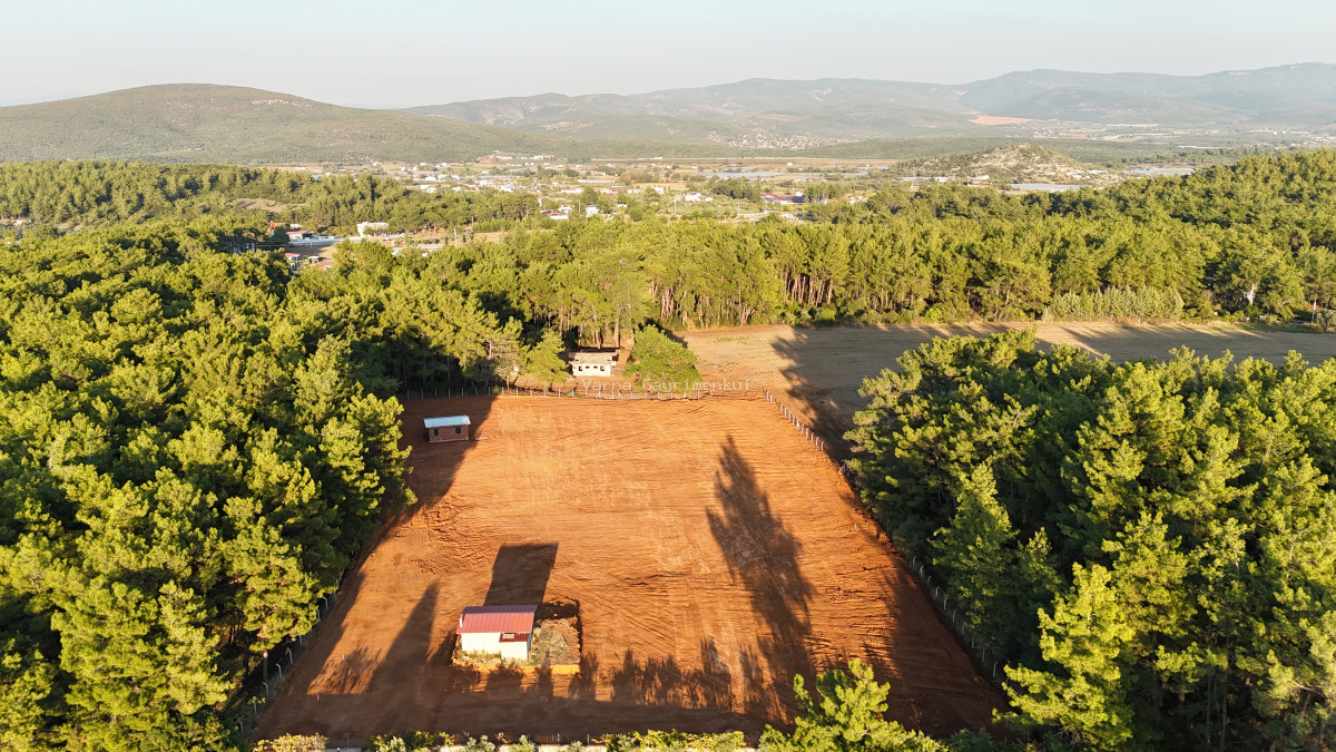 İZMİR ATAKÖY ÇAMARASINDA SATILIK 210 M2 ELEKTRİK SUYU OLAN HARİKA BAHÇELER - 4