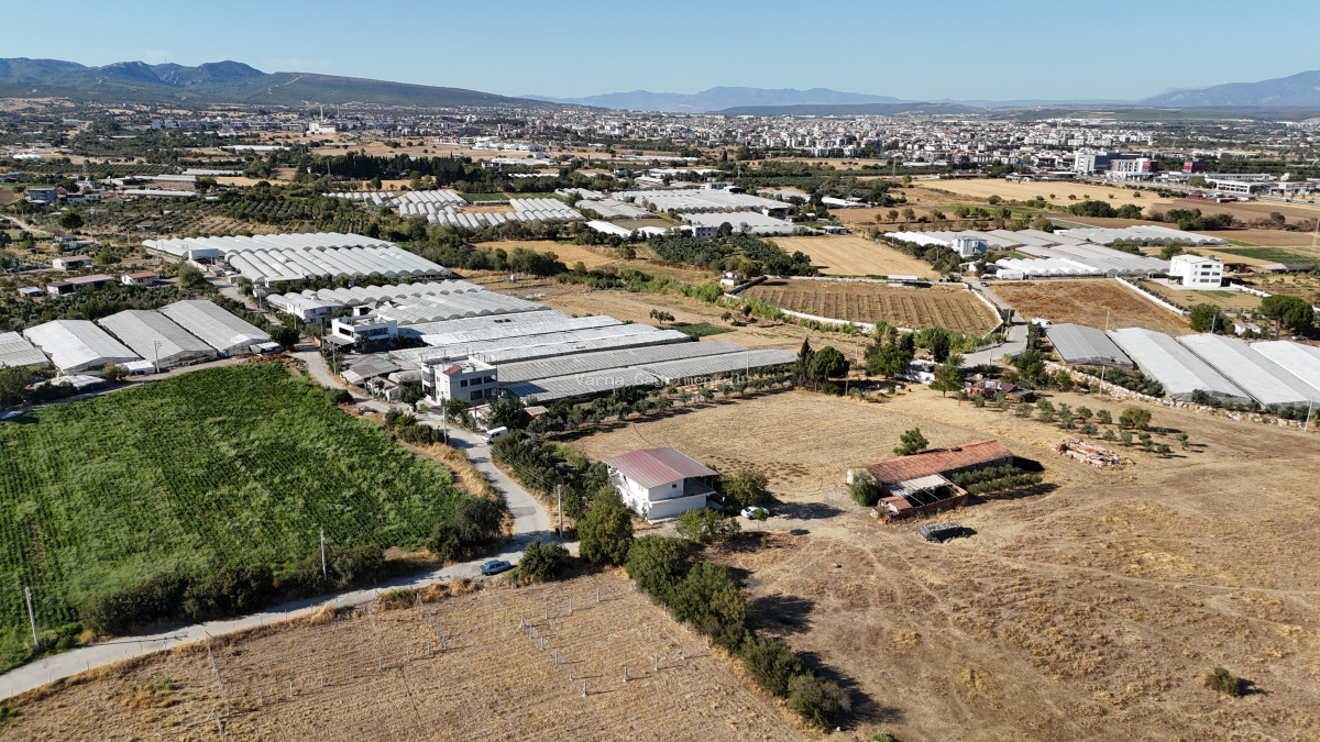 İZMİR DEREKÖYDE SATILIK 316 M2 MERKEZE ÇOK YAKIN KONUMDA BAHÇE - 2