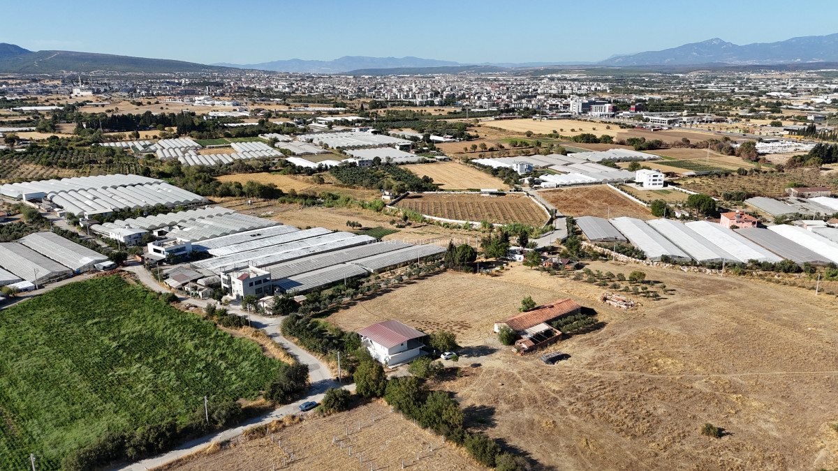 İZMİR DEREKÖYDE SATILIK 316 M2 MERKEZE ÇOK YAKIN KONUMDA BAHÇE - 4