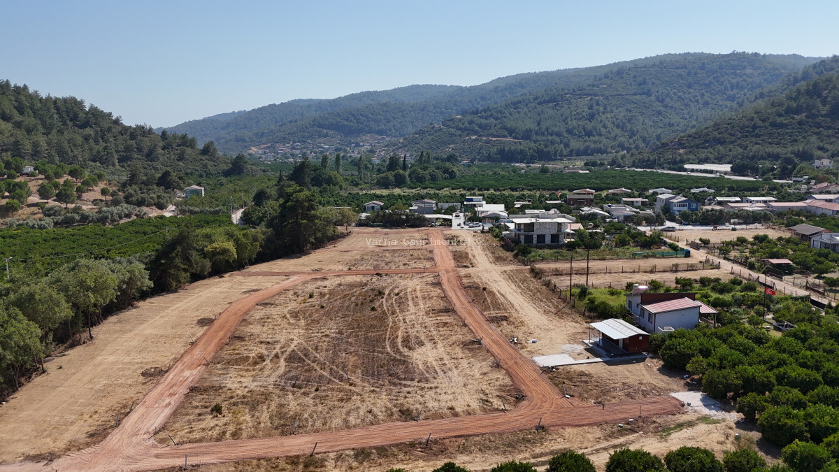 İZMİR AHMETBEYLİ SAHİLE YAKIN 217 M2 ELEKTRİK SUYU OLAN YATIRIMLIK BAHÇELER