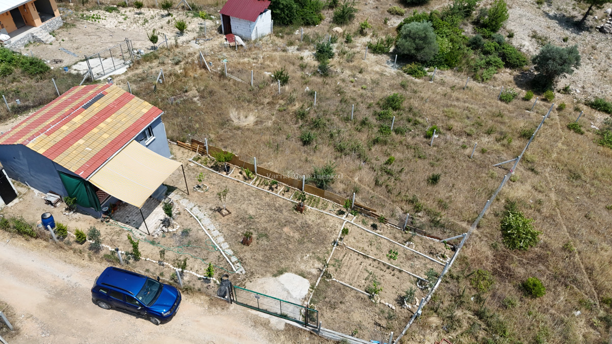 İZMİR AKÇAKÖYDE SATILIK 336 M2 TAPULU 50 M2 BETONARME BAHÇELİ HARİKA EV