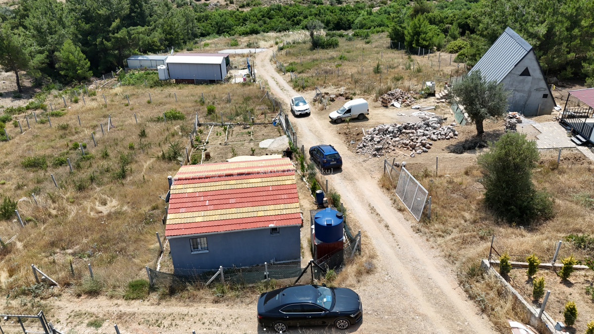 İZMİR AKÇAKÖYDE SATILIK 336 M2 TAPULU 50 M2 BETONARME BAHÇELİ HARİKA EV - 4