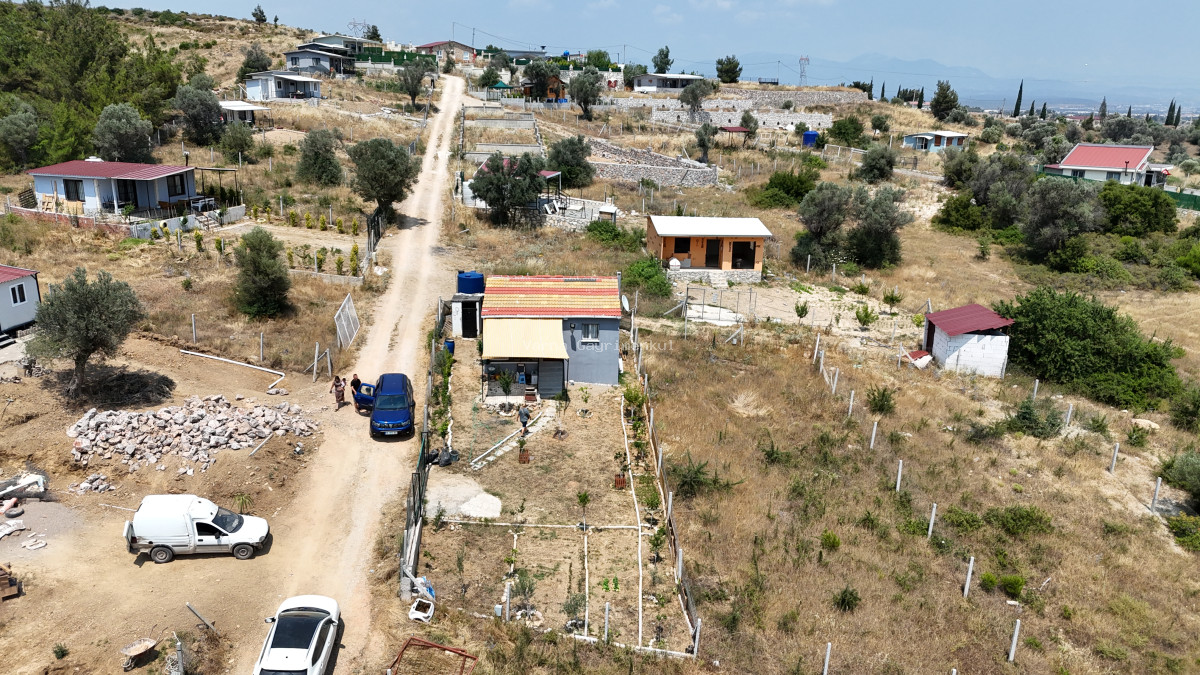 İZMİR AKÇAKÖYDE SATILIK 336 M2 TAPULU 50 M2 BETONARME BAHÇELİ HARİKA EV - 6