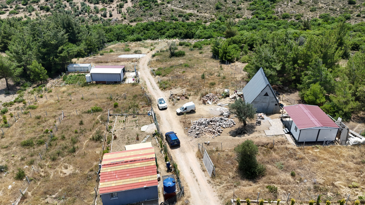 İZMİR AKÇAKÖYDE SATILIK 336 M2 TAPULU 50 M2 BETONARME BAHÇELİ HARİKA EV - 7