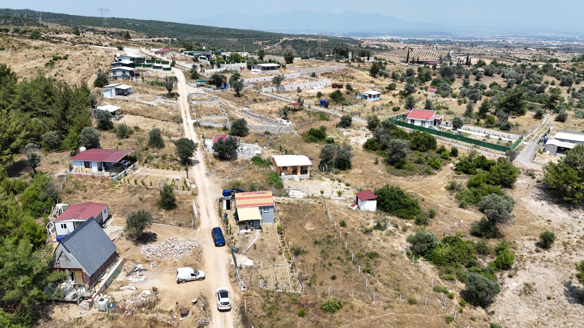 İZMİR AKÇAKÖYDE SATILIK 336 M2 TAPULU 50 M2 BETONARME BAHÇELİ HARİKA EV - 10