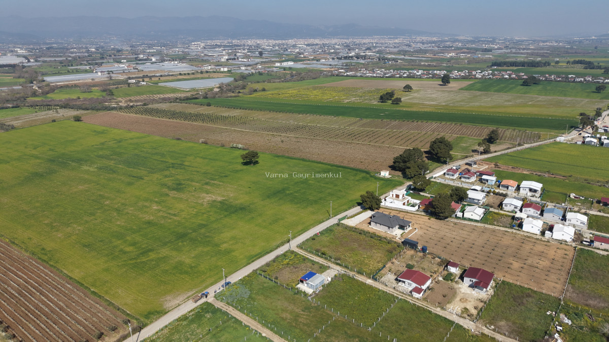 DEVELİDE SATILIK 1.050 M2 RESMİ TAPULU İZBANA YAKIN ASFALT CEPHELİ KÖŞE TARLA - 2