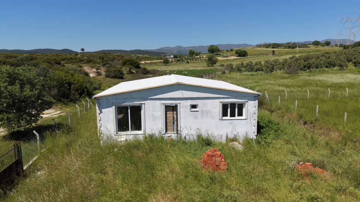 İZMİR DEREKÖYDE SATILIK TEKTAPU 1.740 M2 MERKEZE YAKIN ETRAFI ÇEVRİLİ 80 M2 EV - 3