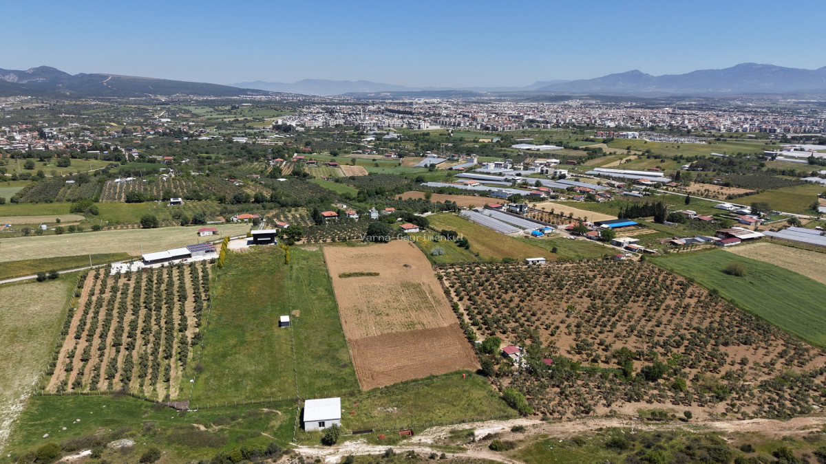 İZMİR DEREKÖYDE SATILIK TEKTAPU 1.740 M2 MERKEZE YAKIN ETRAFI ÇEVRİLİ 80 M2 EV - 4