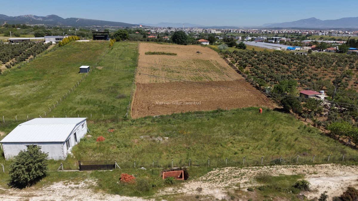 İZMİR DEREKÖYDE SATILIK TEKTAPU 1.740 M2 MERKEZE YAKIN ETRAFI ÇEVRİLİ 80 M2 EV - 10