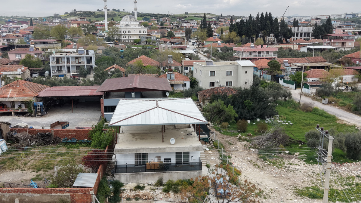İZMİR TEKELİ MERKEZDE SATILIK 330 M2 ARSA 125 M2 SIFIR ÇATILI EV DOĞALGAZ KAPIDA