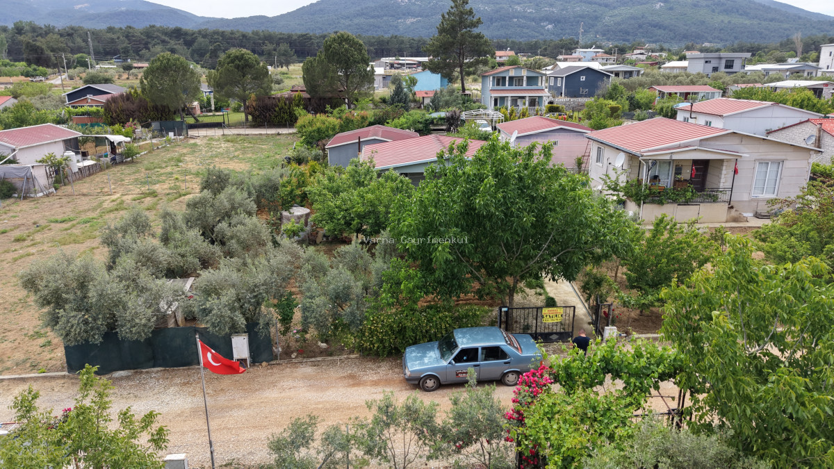 İZMİR ATAKÖYDE SATILIK 500 M2 ARSA İÇERİSİNDE 2+1 EV MEYVE BAHÇESİ SAHİLE 10 DAKİKA - 12