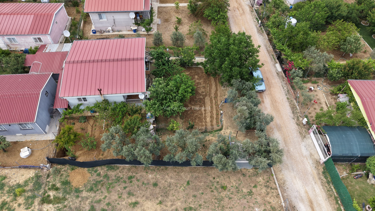 İZMİR ATAKÖYDE SATILIK 500 M2 ARSA İÇERİSİNDE 2+1 EV MEYVE BAHÇESİ SAHİLE 10 DAKİKA - 13