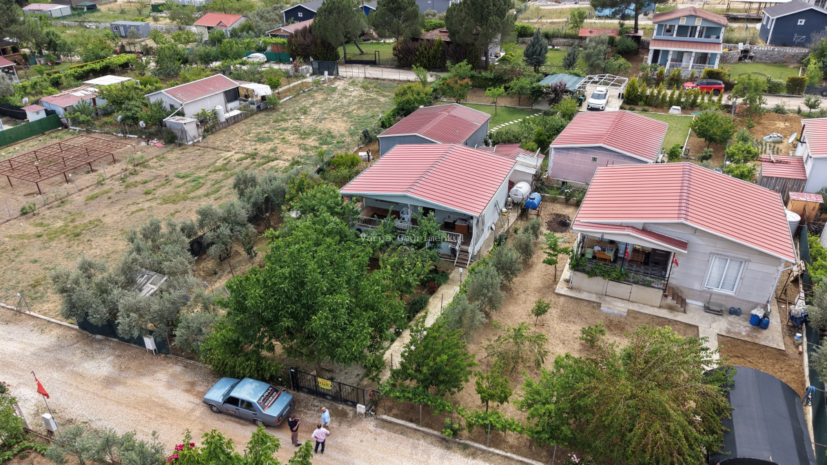 İZMİR ATAKÖYDE SATILIK 500 M2 ARSA İÇERİSİNDE 2+1 EV MEYVE BAHÇESİ SAHİLE 10 DAKİKA - 16