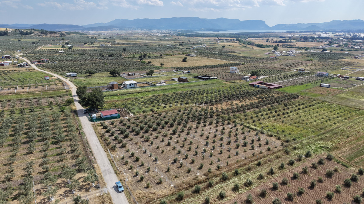 MENDERES TEKELİDE SATILIK TAPULU 170 M2 HARİKA BARAJ MANZARALI YATIRIMLIK BAHÇELER - 5