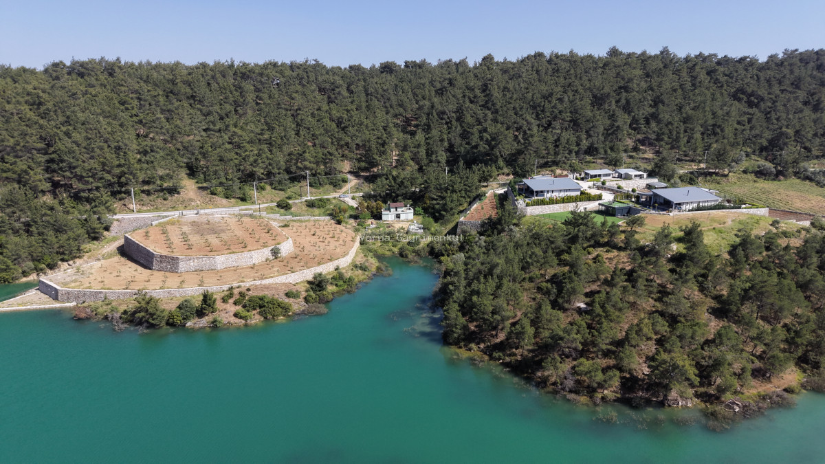 İZMİR ÇATALCADA SATILIK TEKTAPU 1.000 M2 GÖLE SIFIR RUHSATLI EV+ELEKTRİK+SU