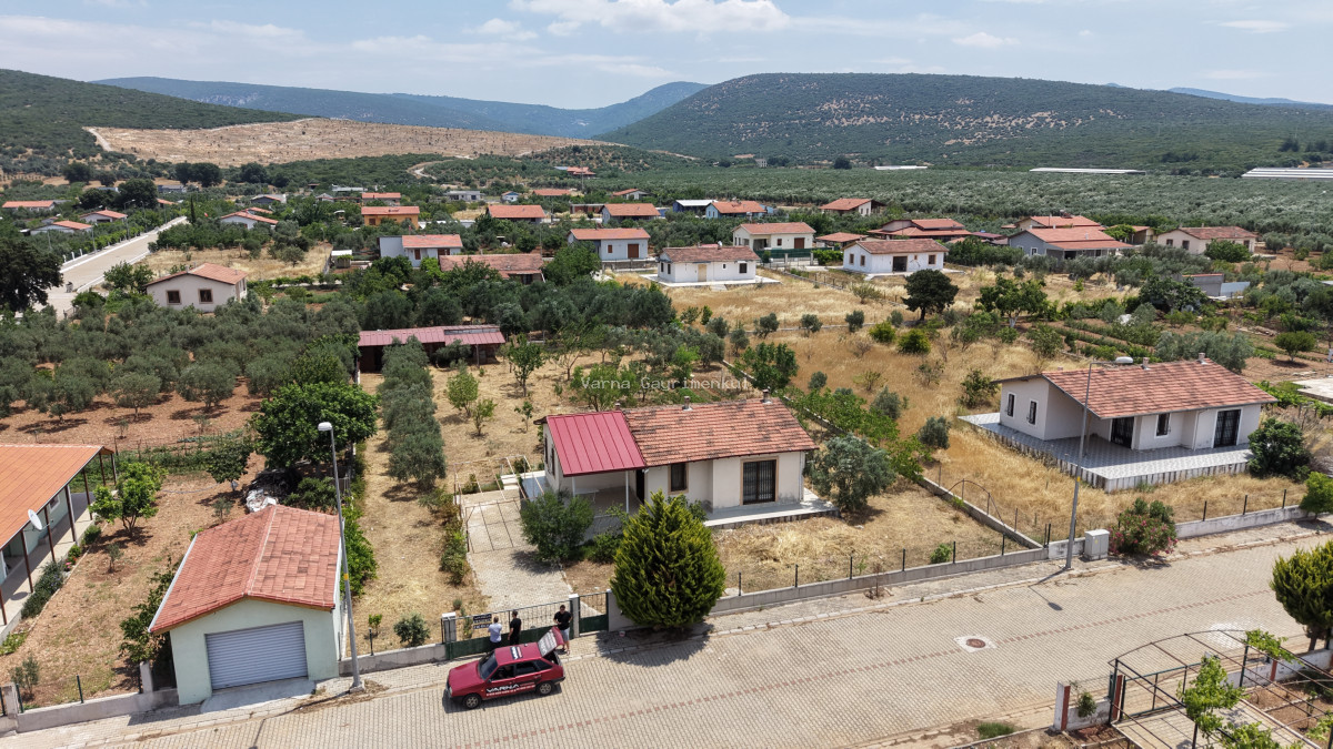 SERKÖY ÇİFTLİK EVLERİNDE SATILIK 1.500 M2 ARSA 100 M2 MÜSTAKİL EV - 2