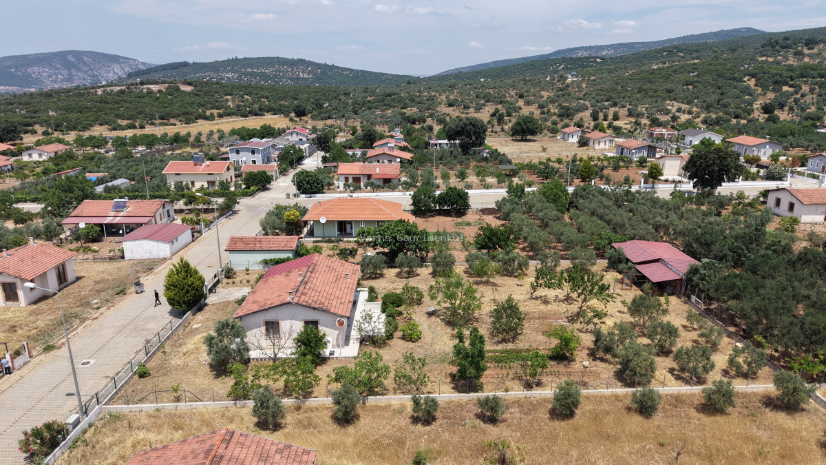 SERKÖY ÇİFTLİK EVLERİNDE SATILIK 1.500 M2 ARSA 100 M2 MÜSTAKİL EV - 4
