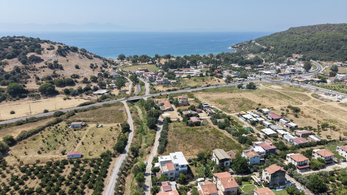 İZMİR AHMETBEYLİ SAHİLE YÜRÜME MESAFEDİNDE 211 M2 MÜSTAKİL BAHÇELİ YAZLIK